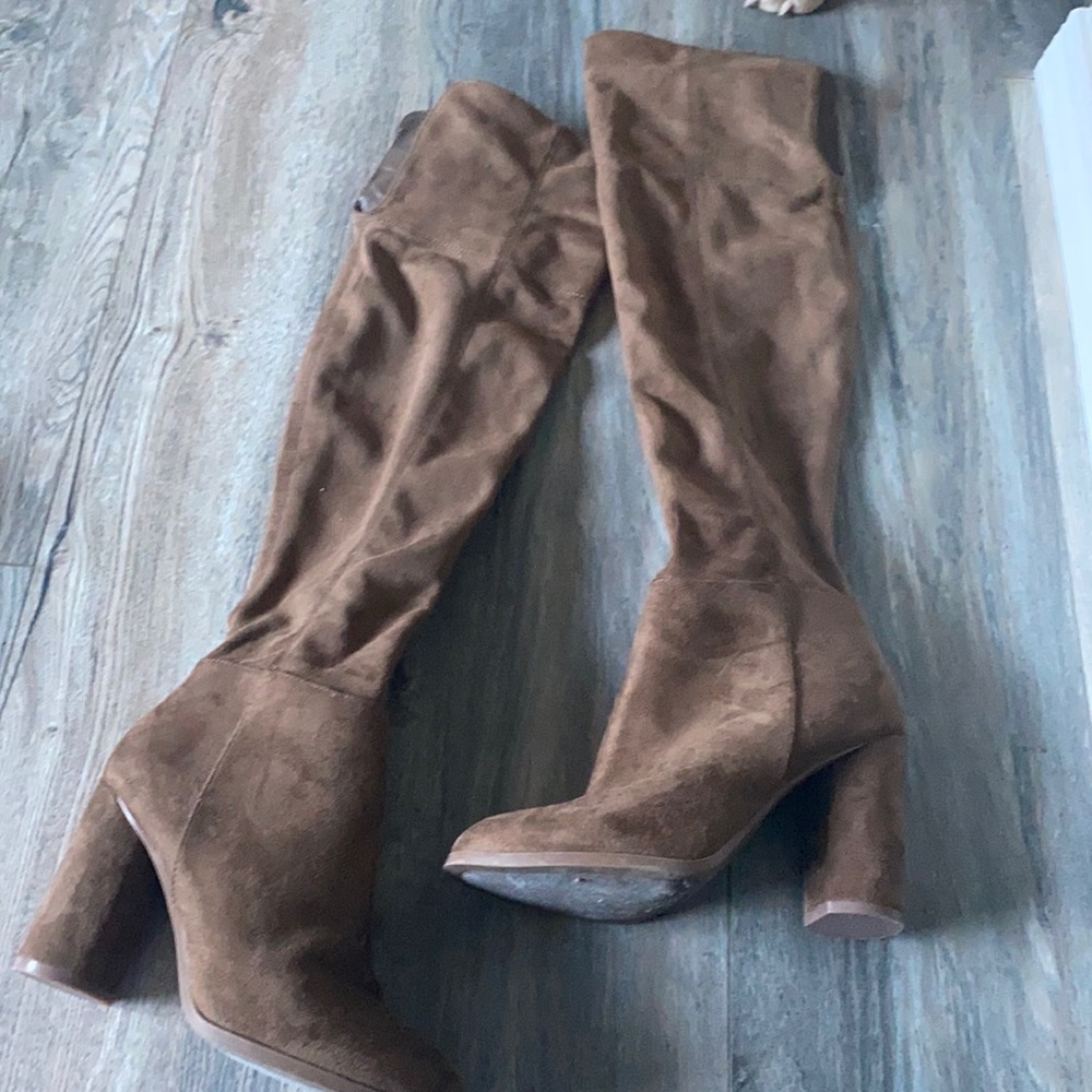 Size 7 - Picture 1 of 1